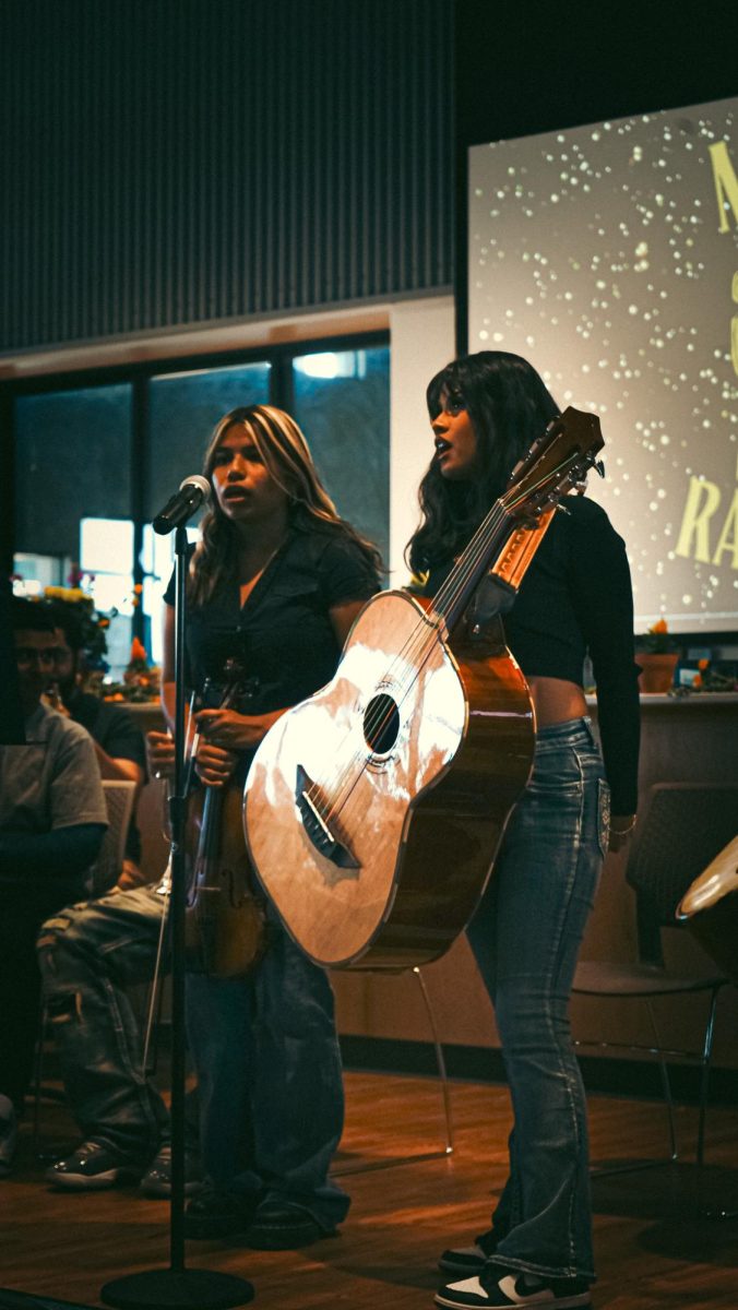 Estefany Cano and Anahi Juanta took center stage during Friday's concert.